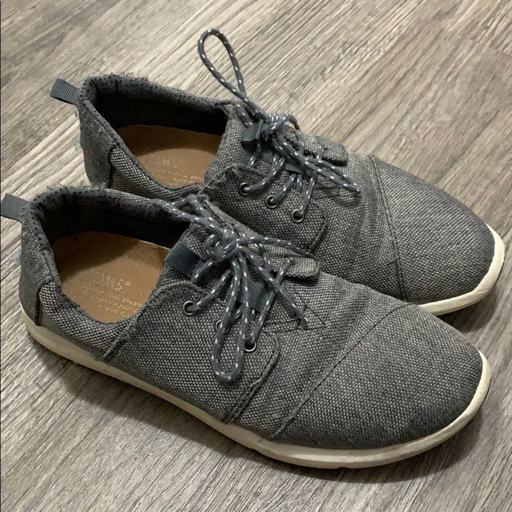 Used women’s Toms 8.5